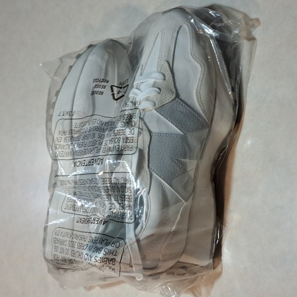 New Balance Shoes - New Balance 327 White w/Grey N  WS327KE SZ: 10B Medium